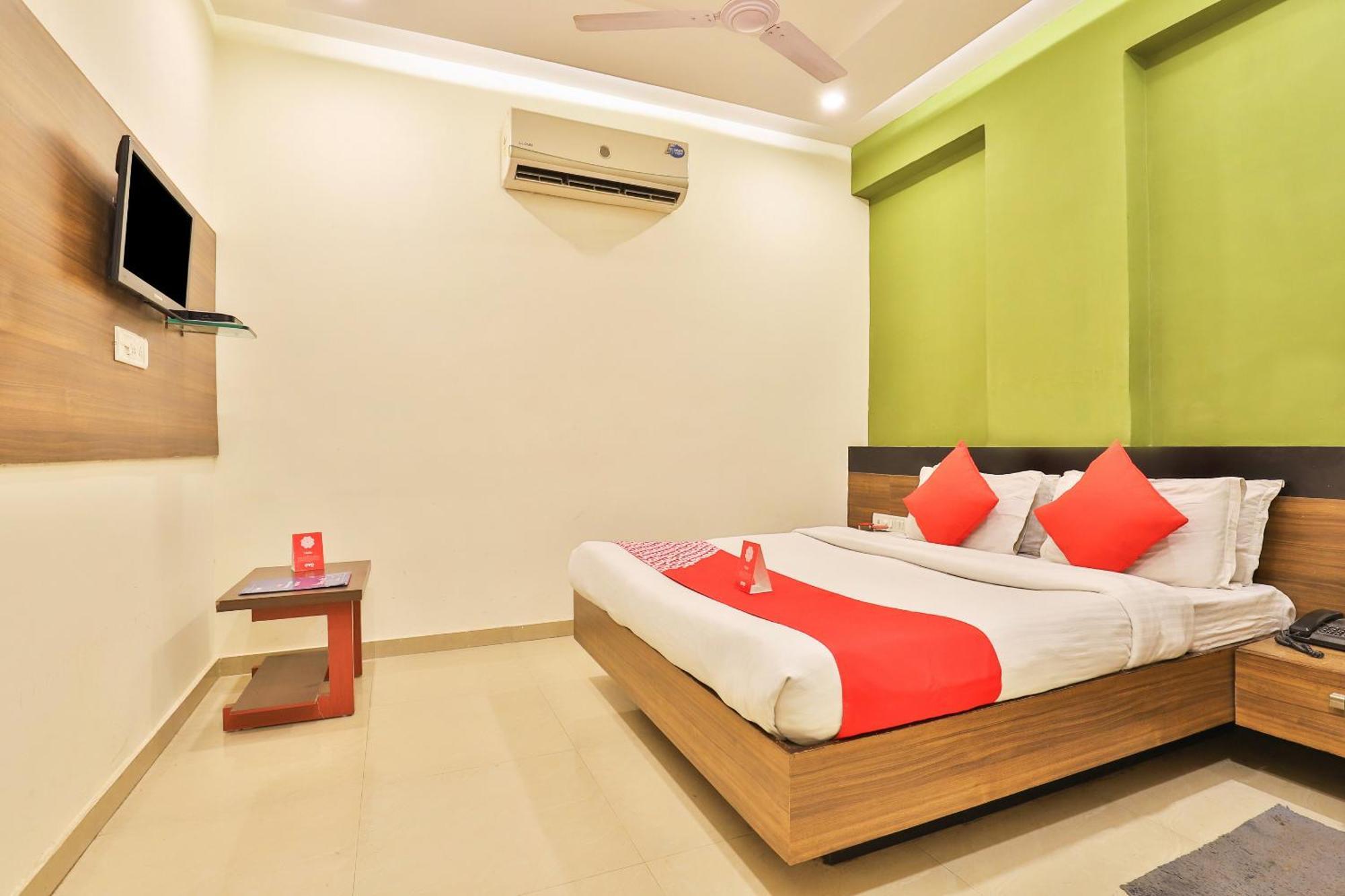 OYO 6752 Hotel Apollo Ahmedabad Exterior foto