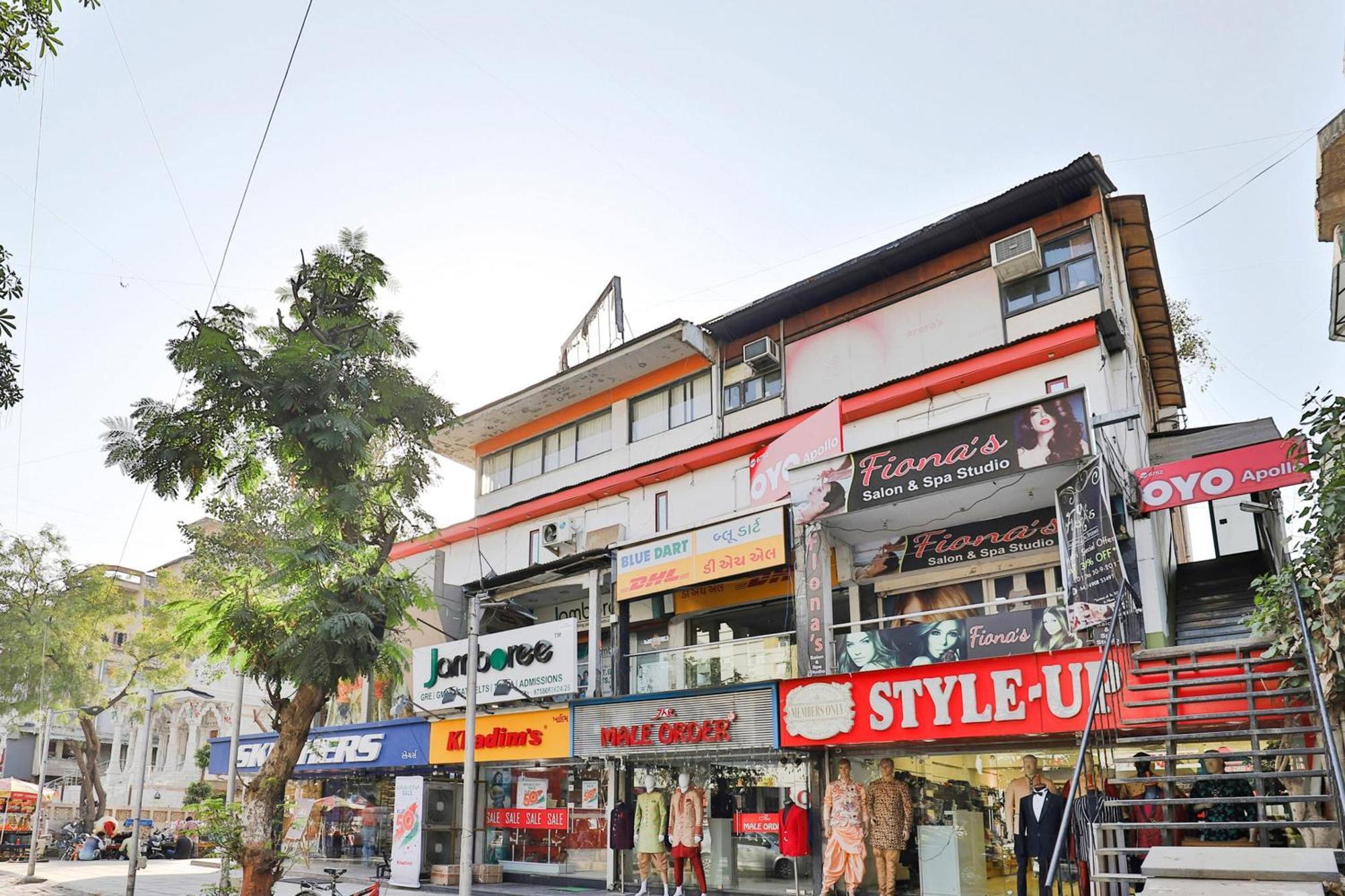 OYO 6752 Hotel Apollo Ahmedabad Exterior foto