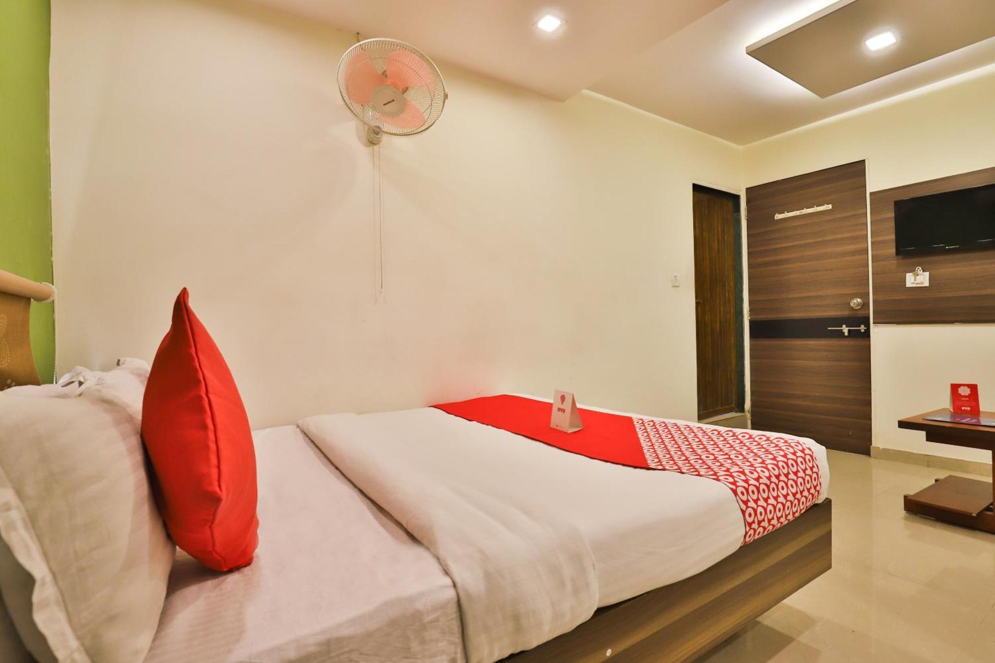 OYO 6752 Hotel Apollo Ahmedabad Exterior foto