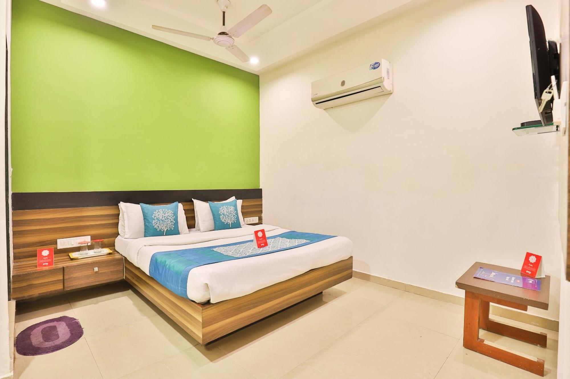 OYO 6752 Hotel Apollo Ahmedabad Exterior foto