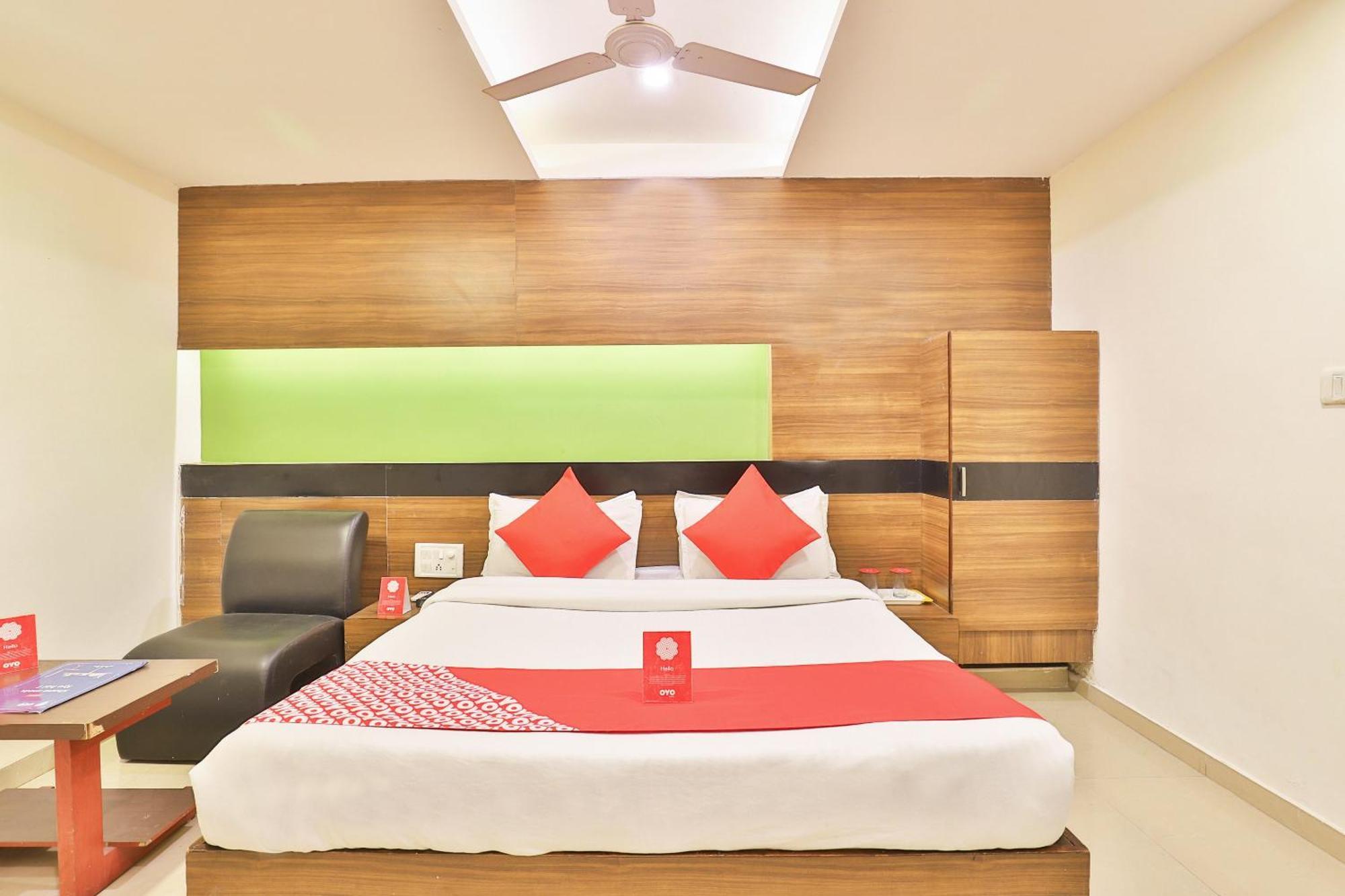 OYO 6752 Hotel Apollo Ahmedabad Exterior foto