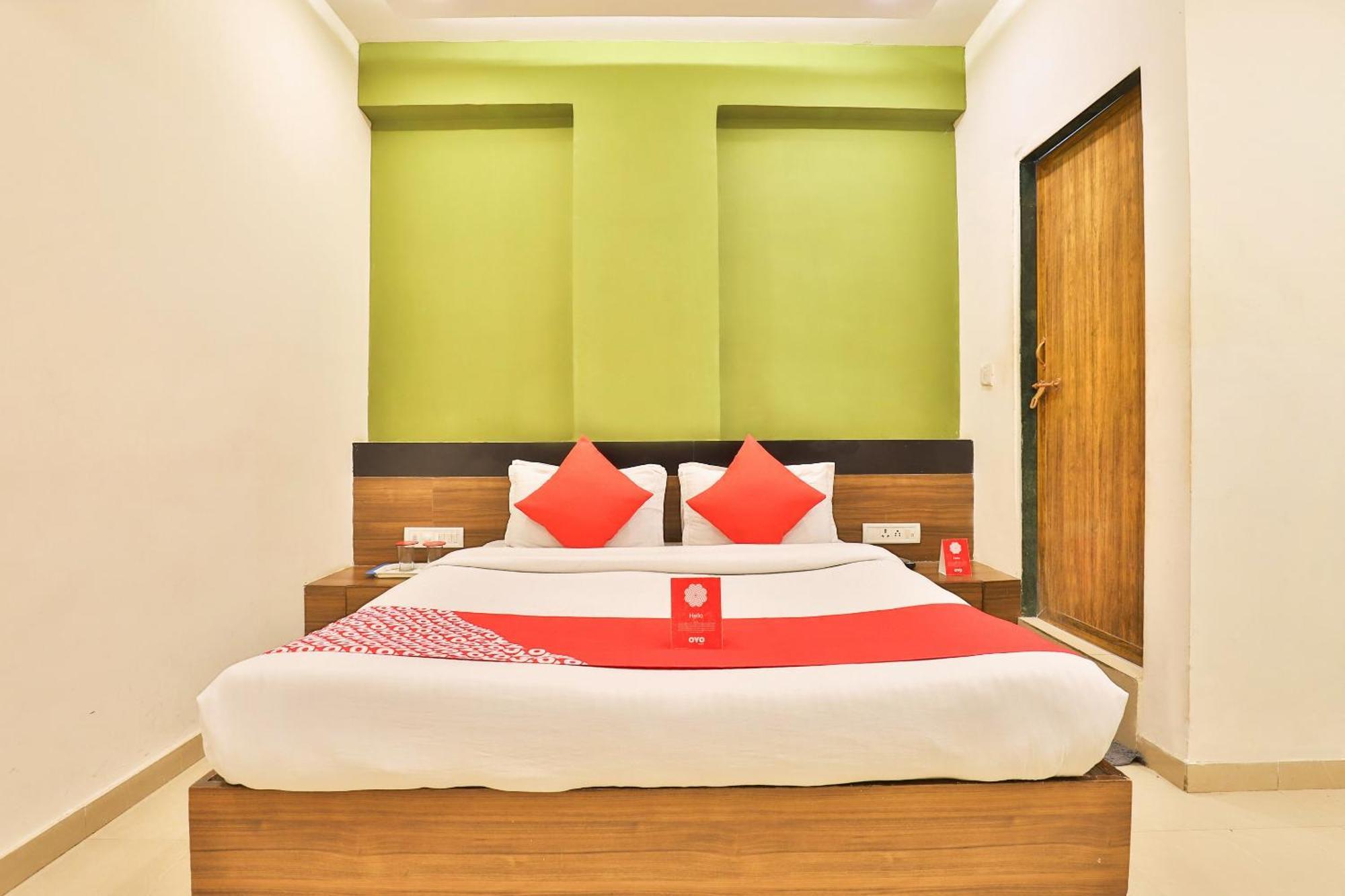 OYO 6752 Hotel Apollo Ahmedabad Exterior foto