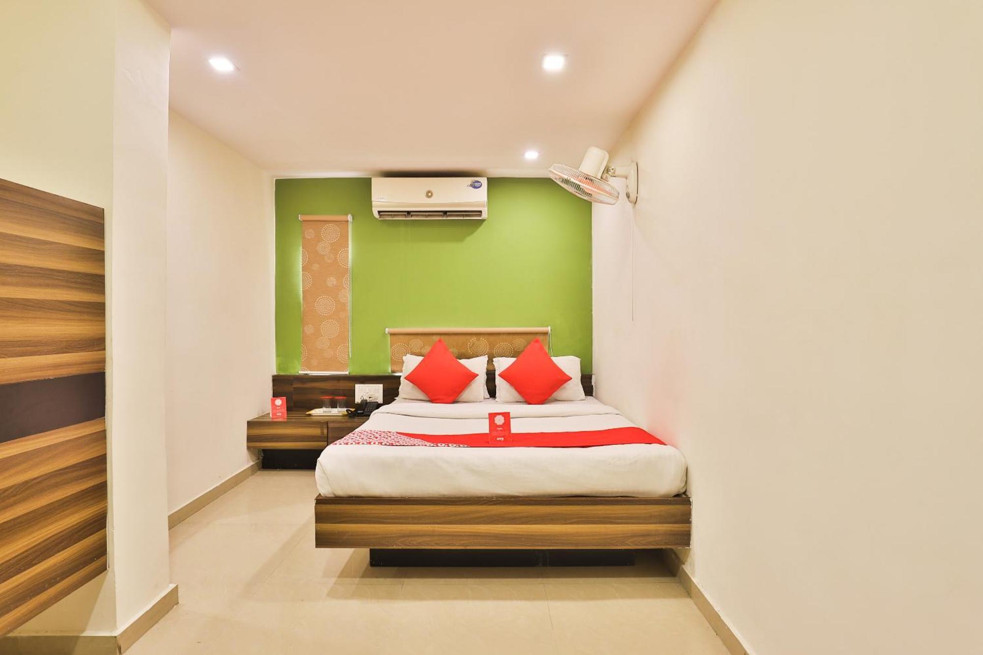 OYO 6752 Hotel Apollo Ahmedabad Exterior foto