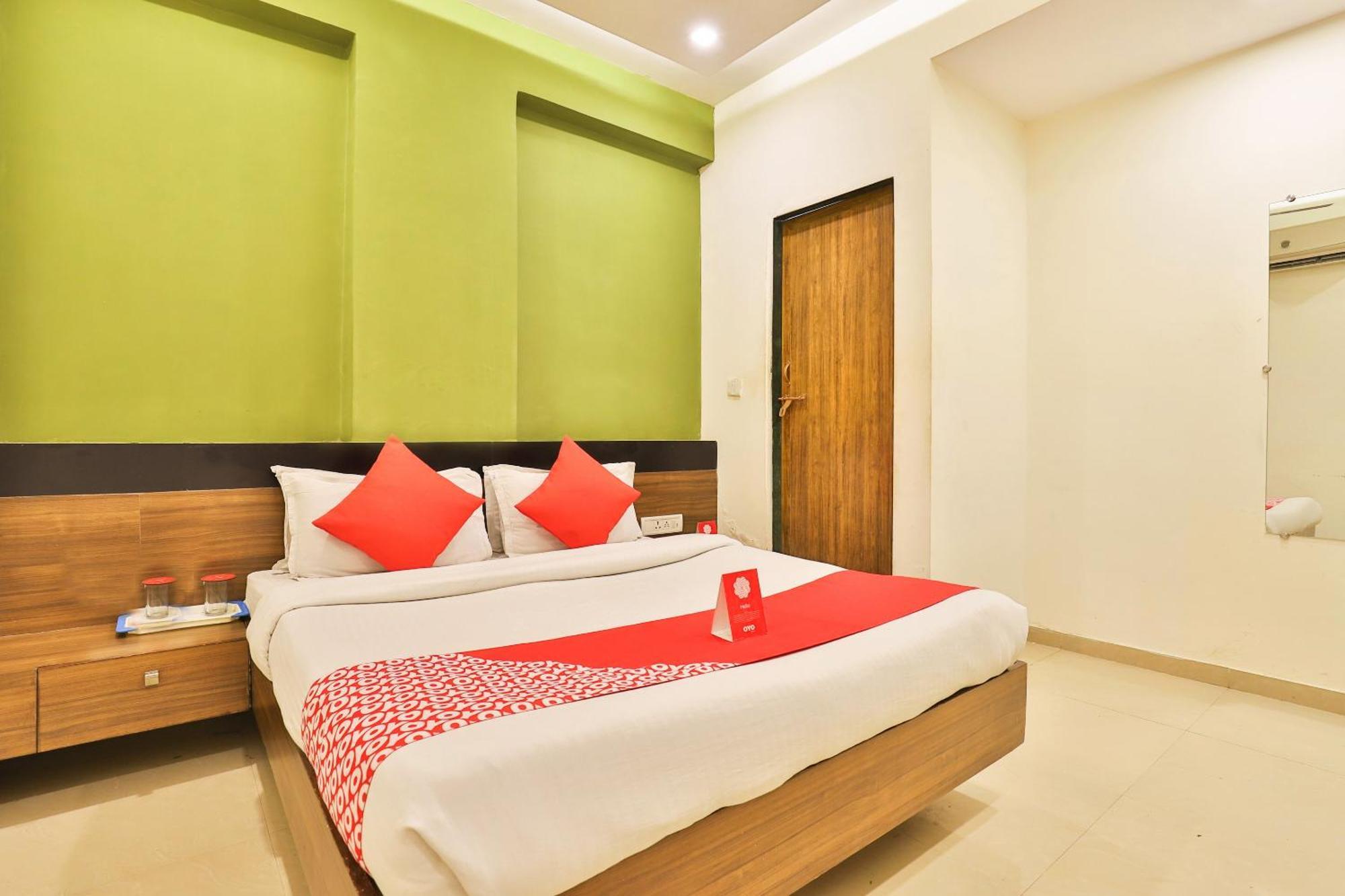 OYO 6752 Hotel Apollo Ahmedabad Exterior foto