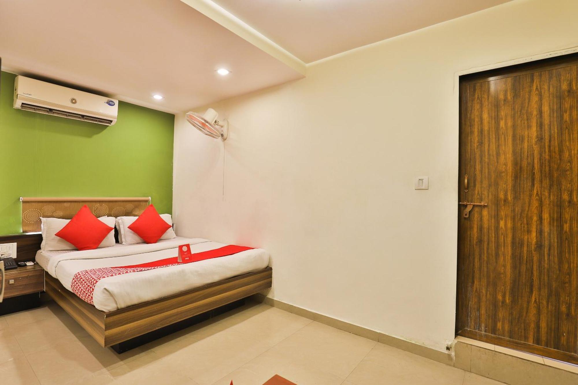 OYO 6752 Hotel Apollo Ahmedabad Exterior foto