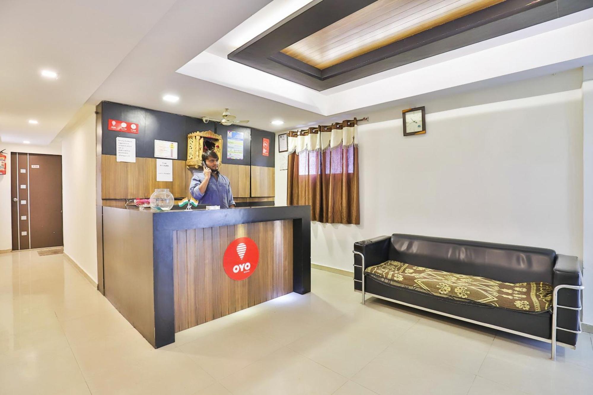OYO 6752 Hotel Apollo Ahmedabad Exterior foto