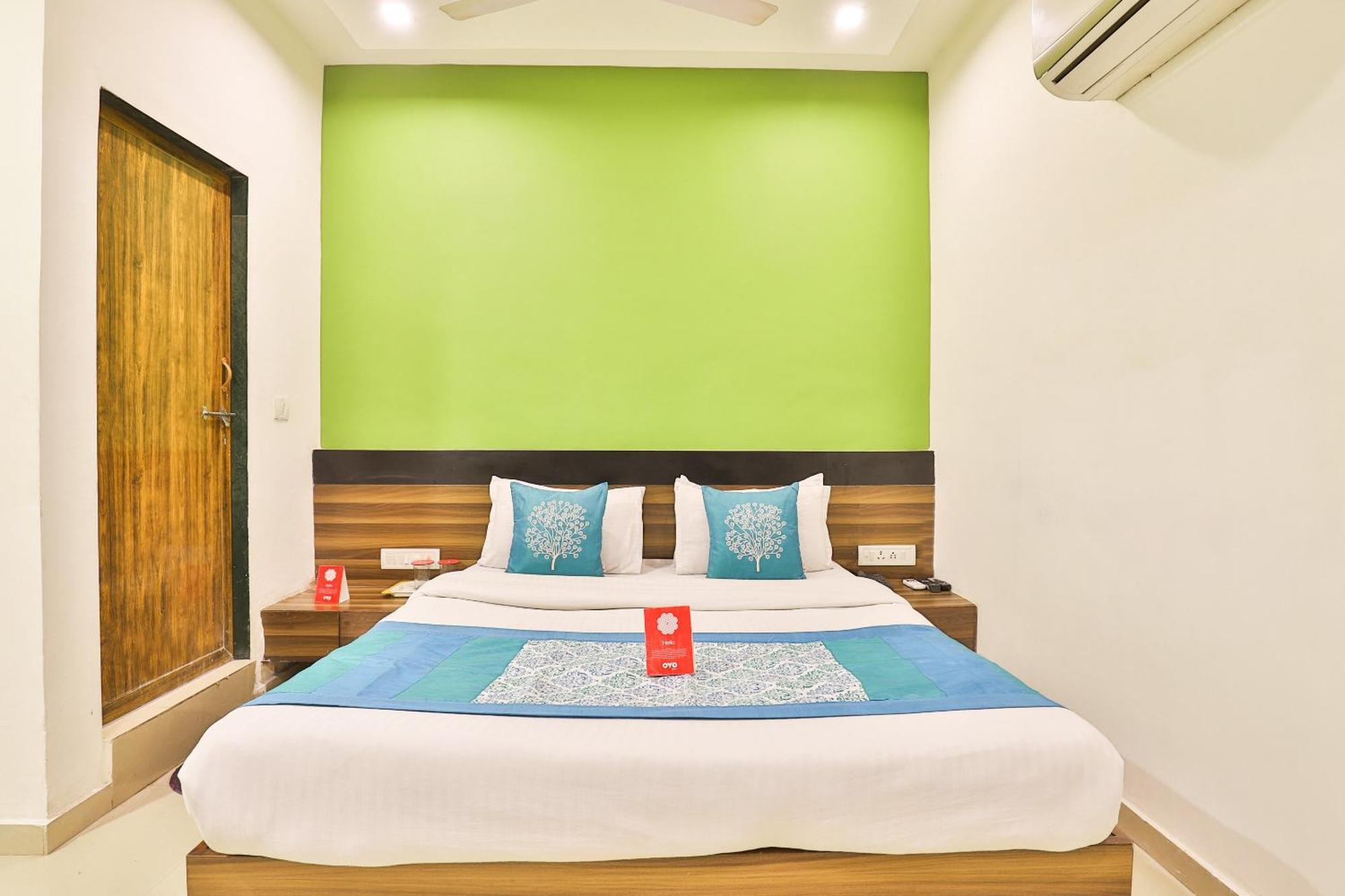 OYO 6752 Hotel Apollo Ahmedabad Exterior foto