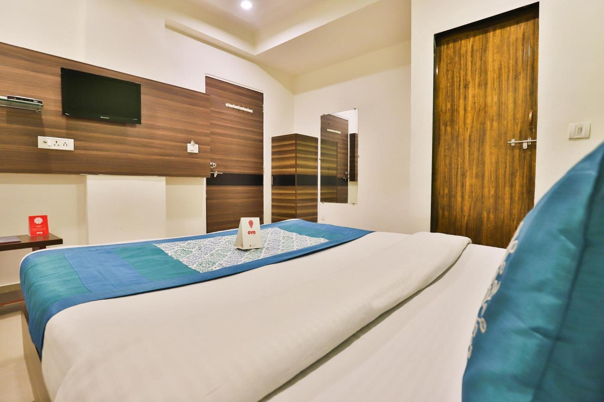 OYO 6752 Hotel Apollo Ahmedabad Exterior foto