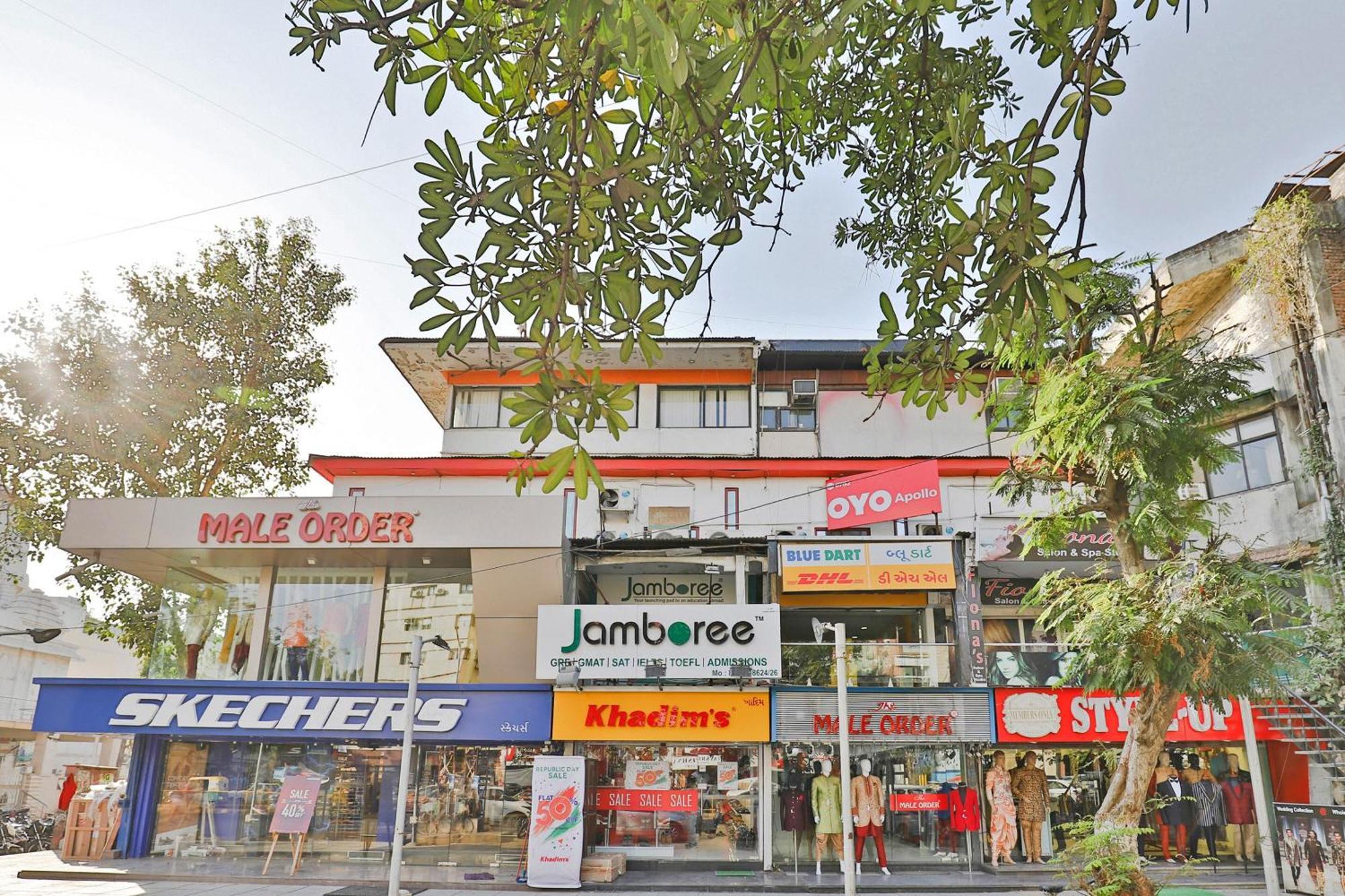 OYO 6752 Hotel Apollo Ahmedabad Exterior foto