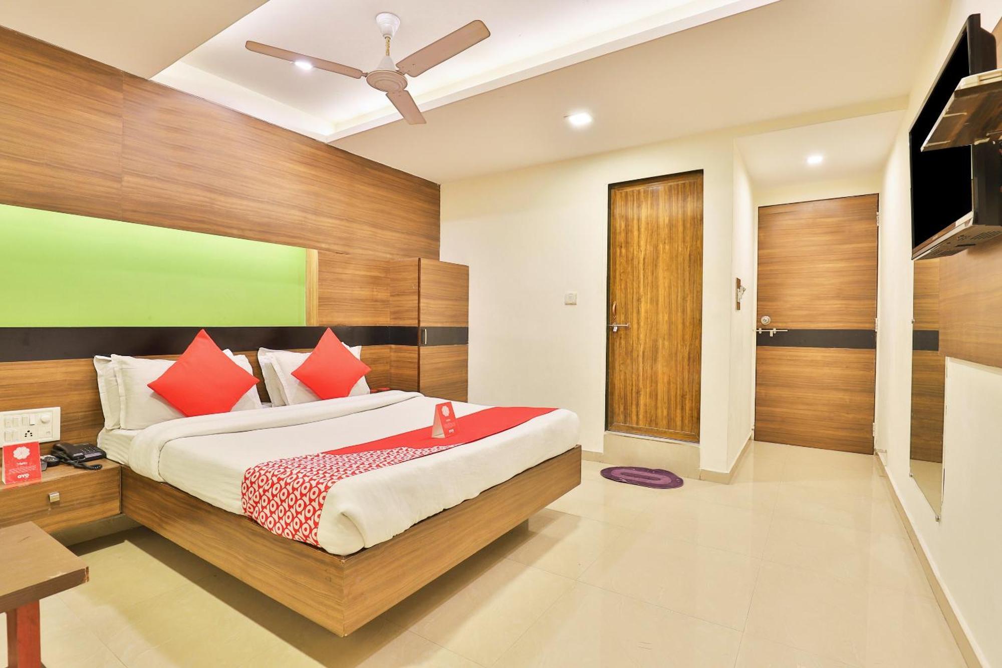 OYO 6752 Hotel Apollo Ahmedabad Exterior foto