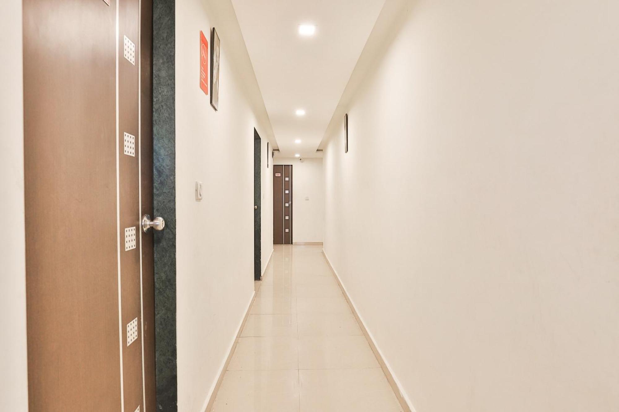 OYO 6752 Hotel Apollo Ahmedabad Exterior foto